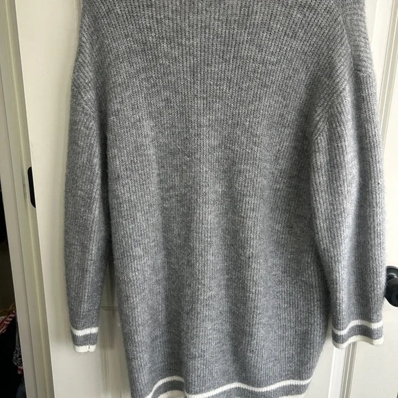 a new day size L grey preppy cardigan. Oversized. Super soft. Warm. Preppy. - Picture 4 of 8